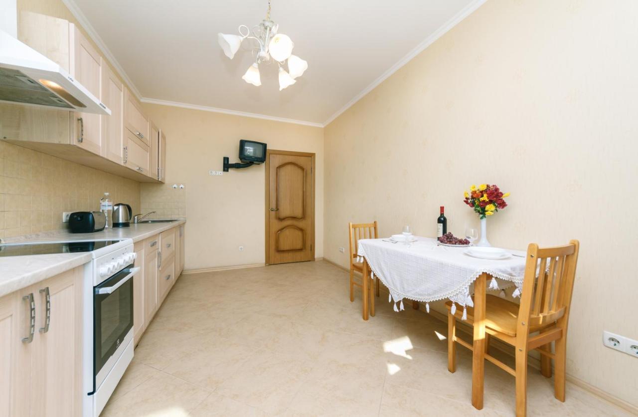 прекрасная однокомнатная с чудесным видом из окна Apartment Kyiv